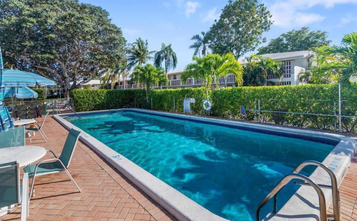 PALM ROYAL CONDOMINIUM - Residential