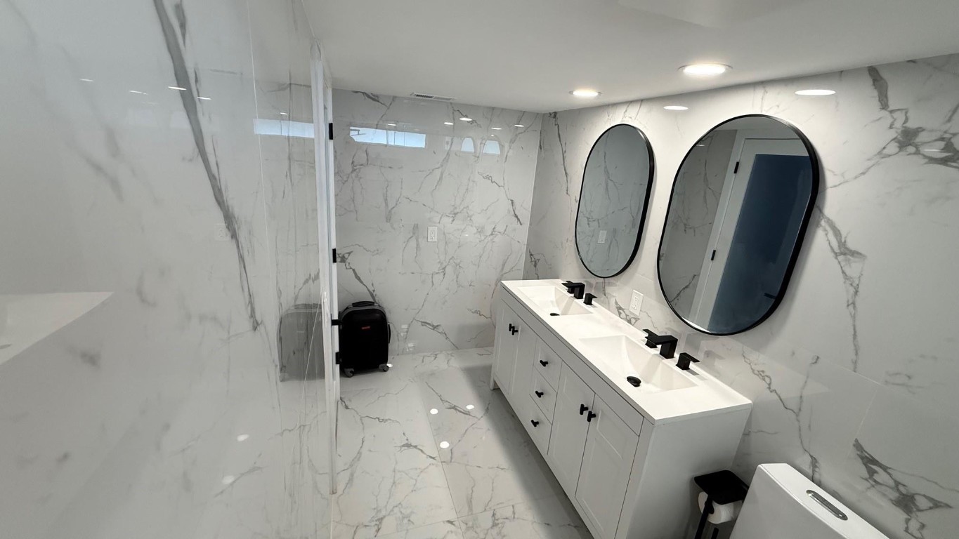 PALM ROYAL CONDOMINIUM - Residential