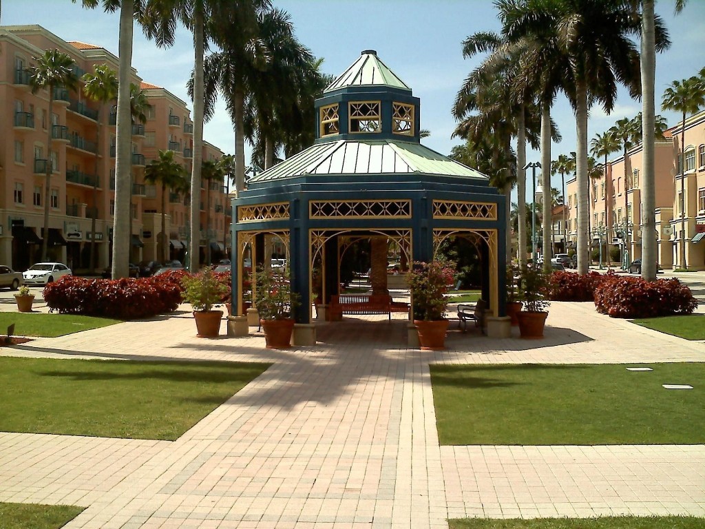 PALM ROYAL CONDOMINIUM - Residential