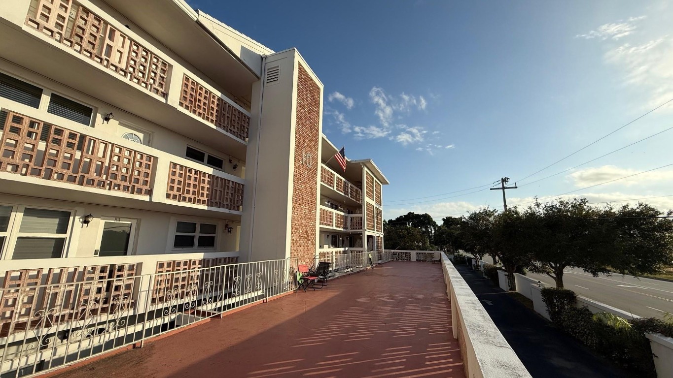 PALM ROYAL CONDOMINIUM - Residential