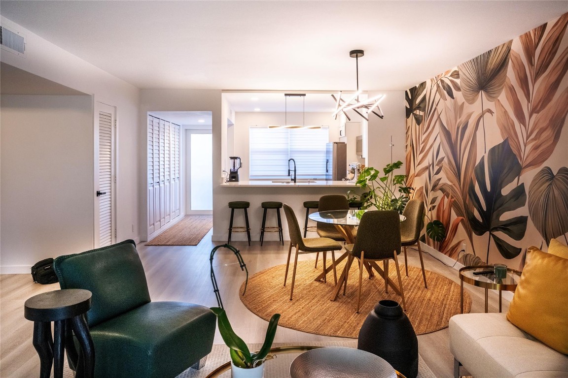 PALM ROYAL CONDOMINIUM - Residential