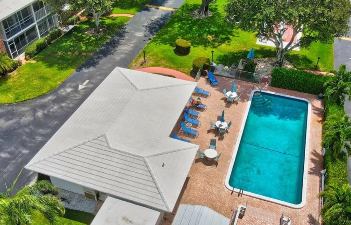 PALM ROYAL CONDOMINIUM - Residential