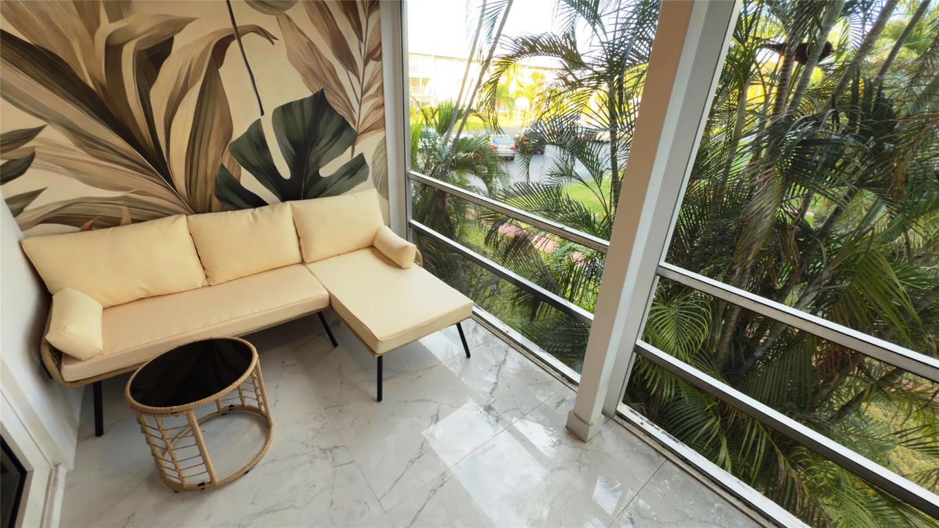 PALM ROYAL CONDOMINIUM - Residential