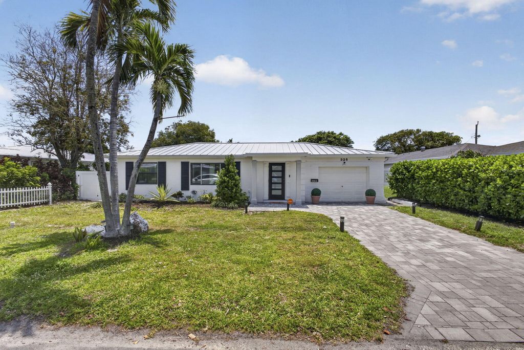 Photo of 326 Alhambra Place, West Palm Beach, FL 33405 (MLS # B26023332)