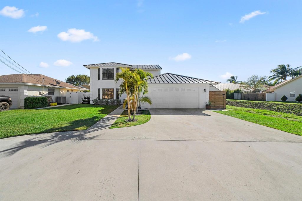 Photo of 6268 Robinson Street, Jupiter, FL 33458 (MLS # R10956034)
