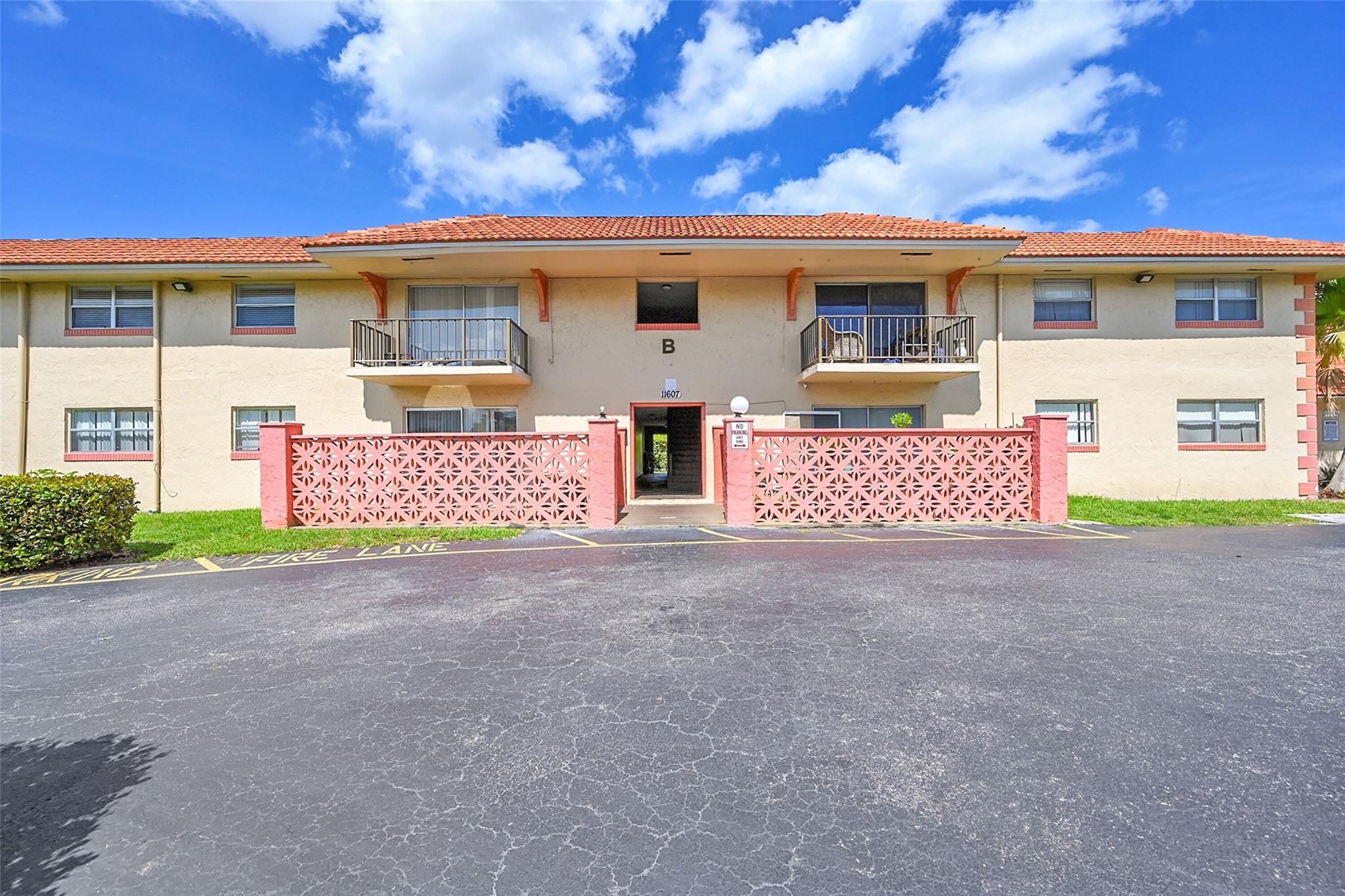 Investor friendly community!!! Welcome to this charming 2 bedroom 2 Bathroom condo is located in the heart of Coral Springs. Corner unit on the first floor with spacious living area, large dinning area, tile throughout AND washer and dryer in the unit. Picture yourself sipping your morning coffee or hosting a barbecue on your private patio. With all the fun local shops, parks, and dining options nearby, you'll never run out of things to do making it easy to enjoy the best of what Coral Springs has to offer. This condo is not just a home; it’s a lifestyle waiting for you to jump in! Near all major highways shops, and restaurants.