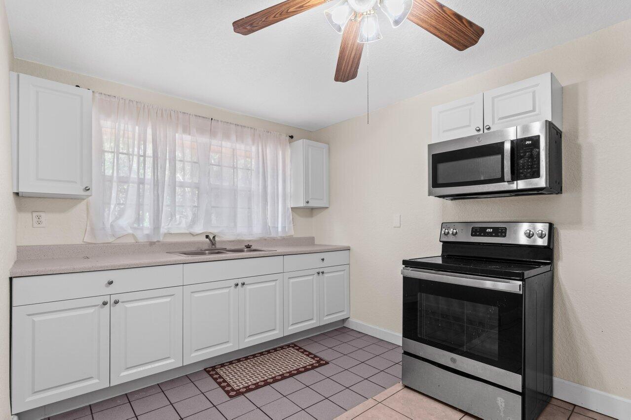 PALM BEACH FARMS CO 3 - Residential Lease