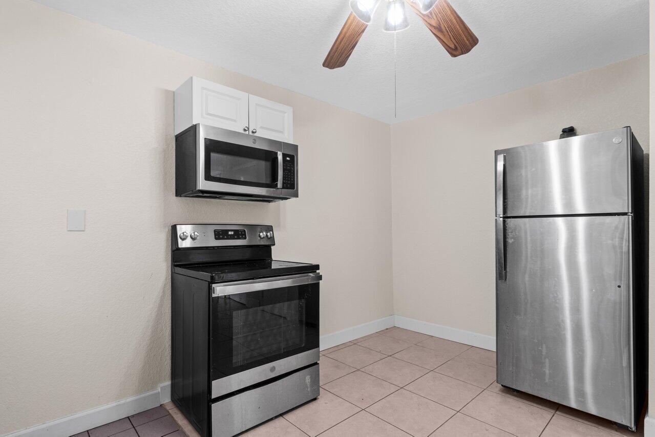 PALM BEACH FARMS CO 3 - Residential Lease