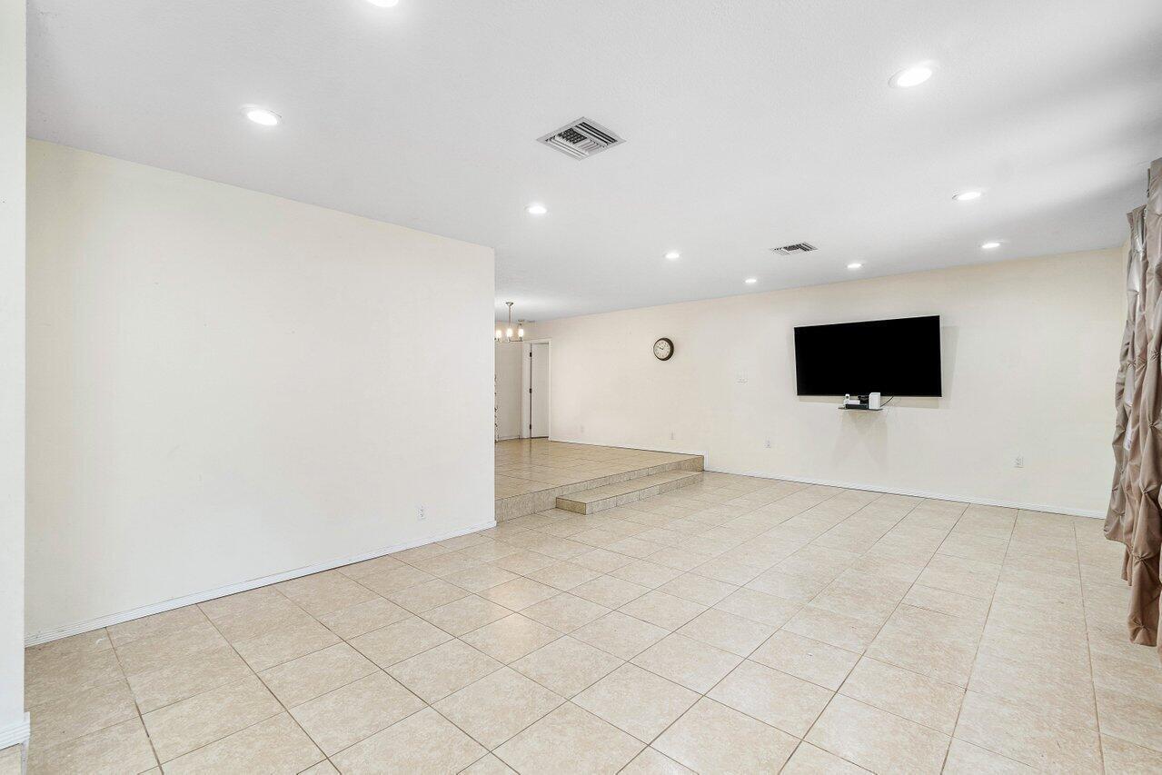 PALM BEACH FARMS CO 3 - Residential Lease