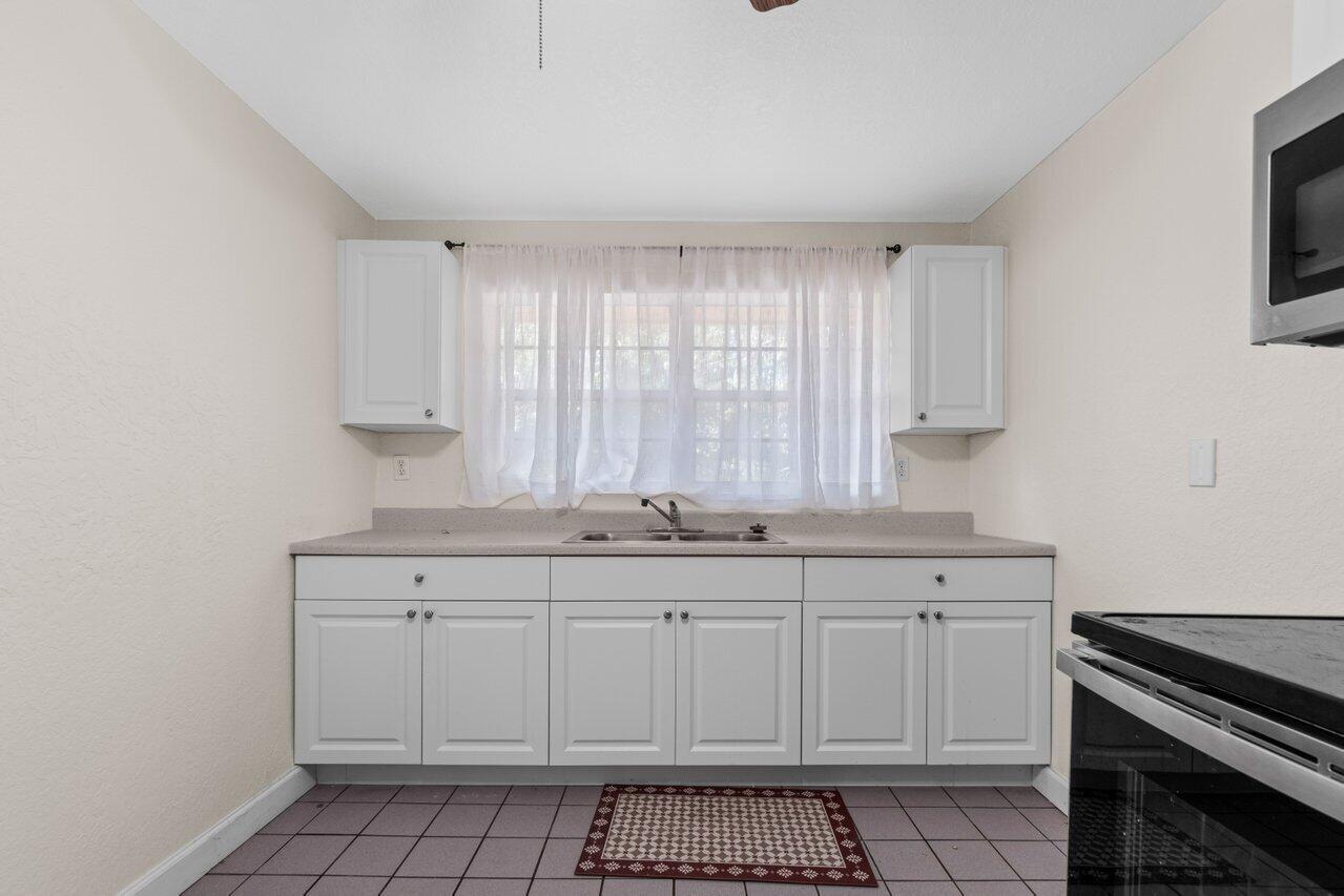 PALM BEACH FARMS CO 3 - Residential Lease