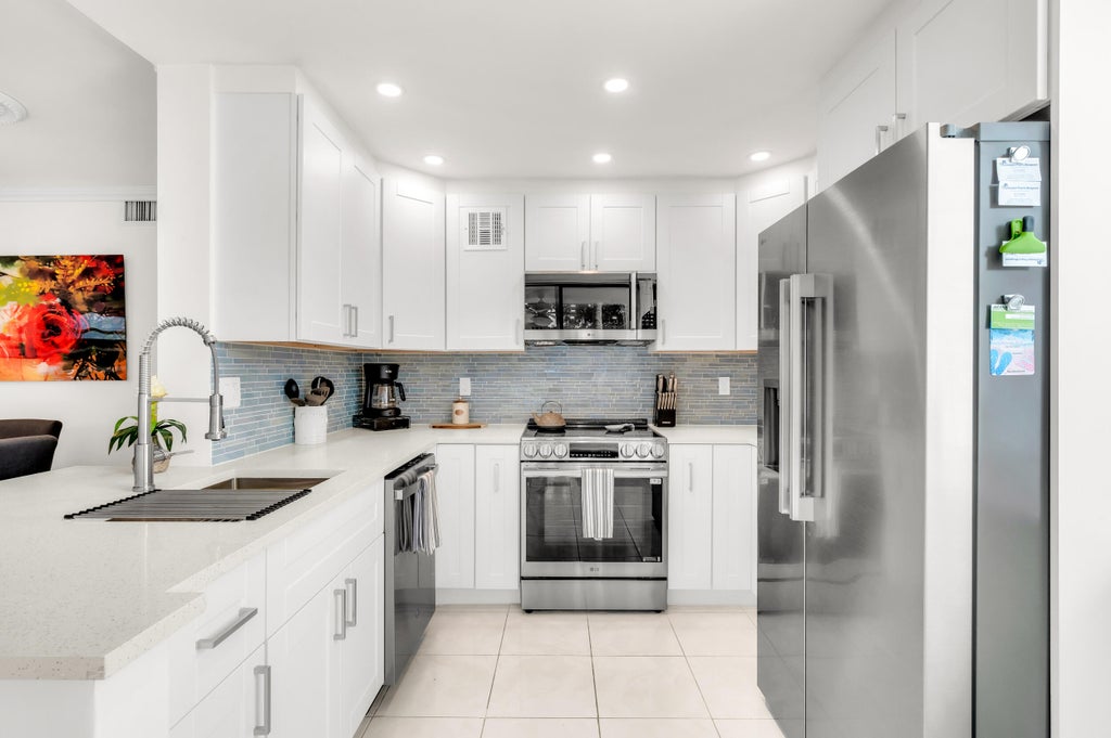 Photo of 600 Egret Circle #7205, Delray Beach, FL 33444 (MLS # R11154024)