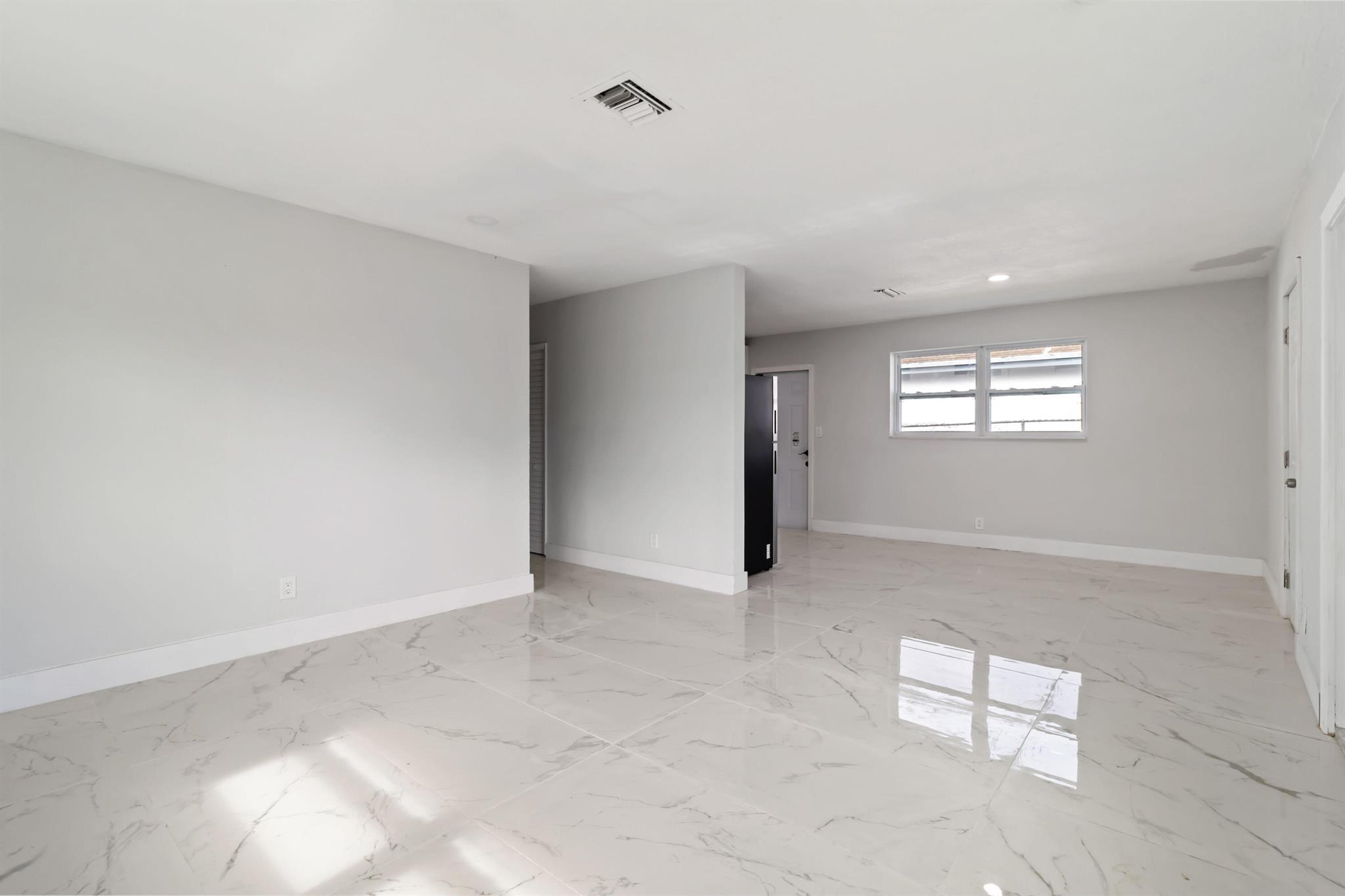 2844 NW 8 Street