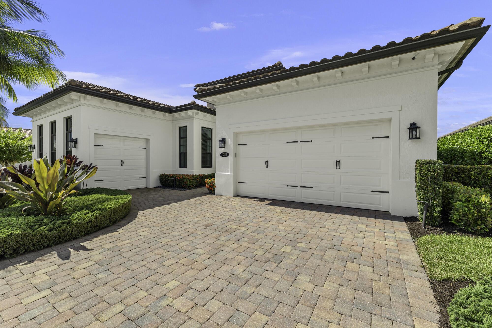 9291 Grand Prix Lane, Boynton Beach, FL, 33472/$1,625,000 2 9291 Grand Prix Lane