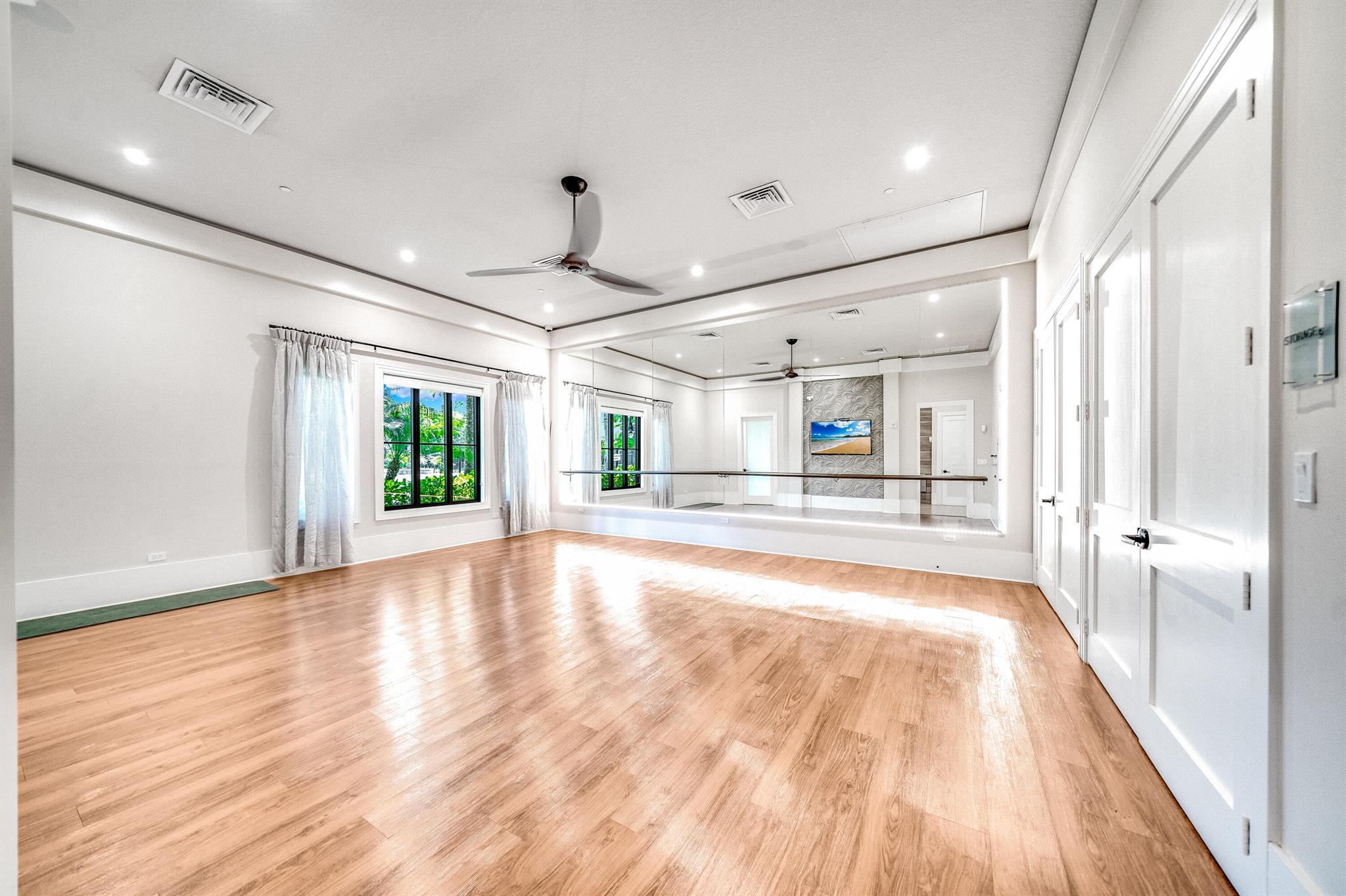 PALM MEADOWS ESTATES - Residential
