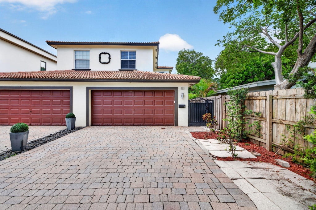 Photo of 1111 NE 16TH Avenue, Fort Lauderdale, FL 33304 (MLS # B26081608)