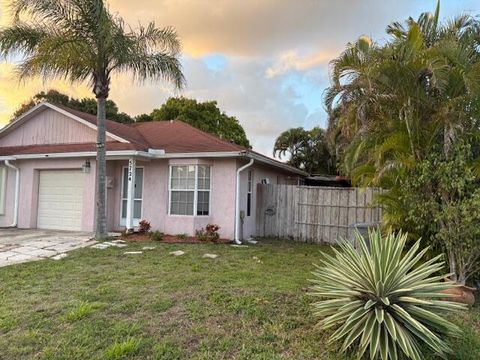 5724 Boynton Cres Crescent Boynton Beach FL 33437