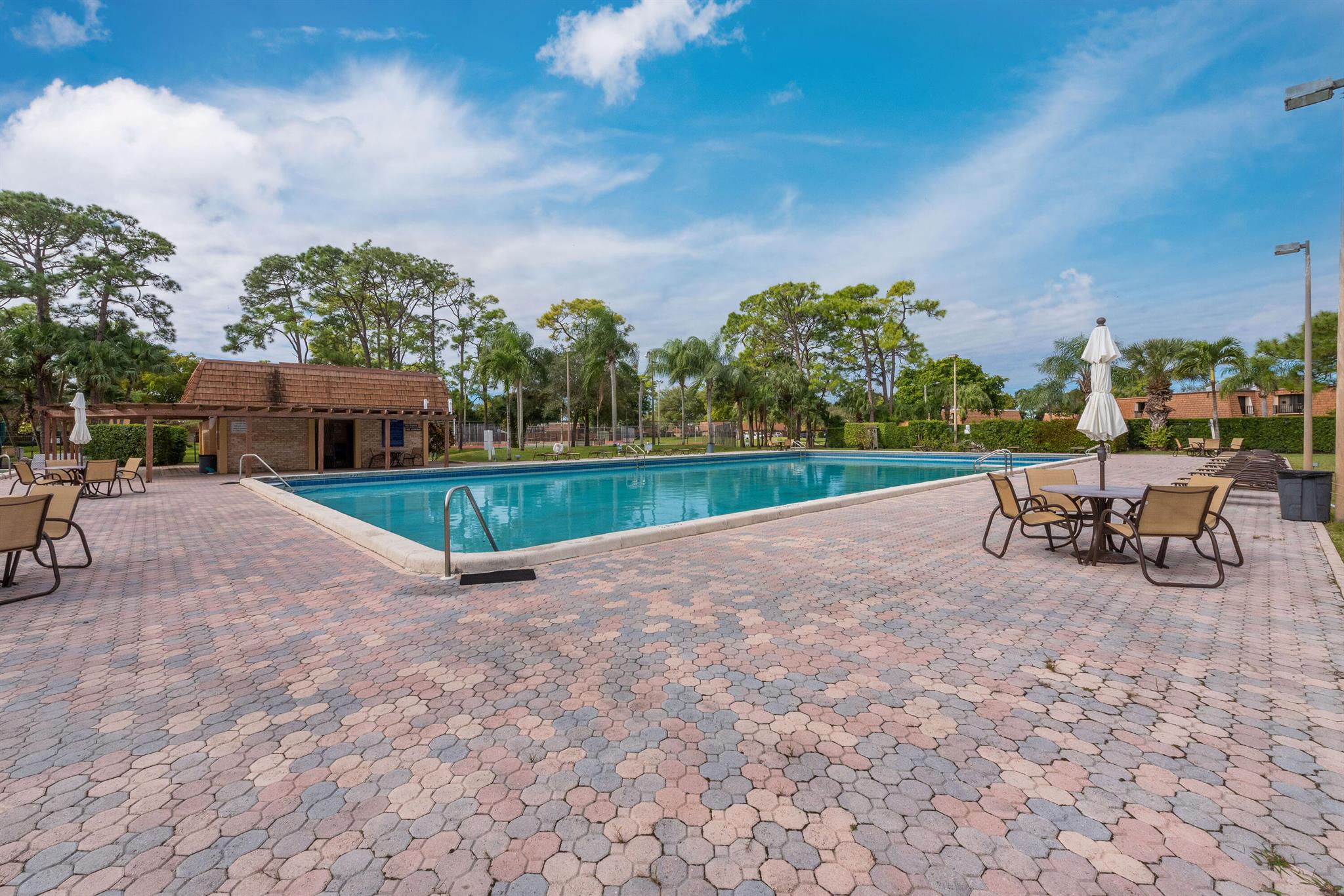 SHERWOOD LAKES - Residential