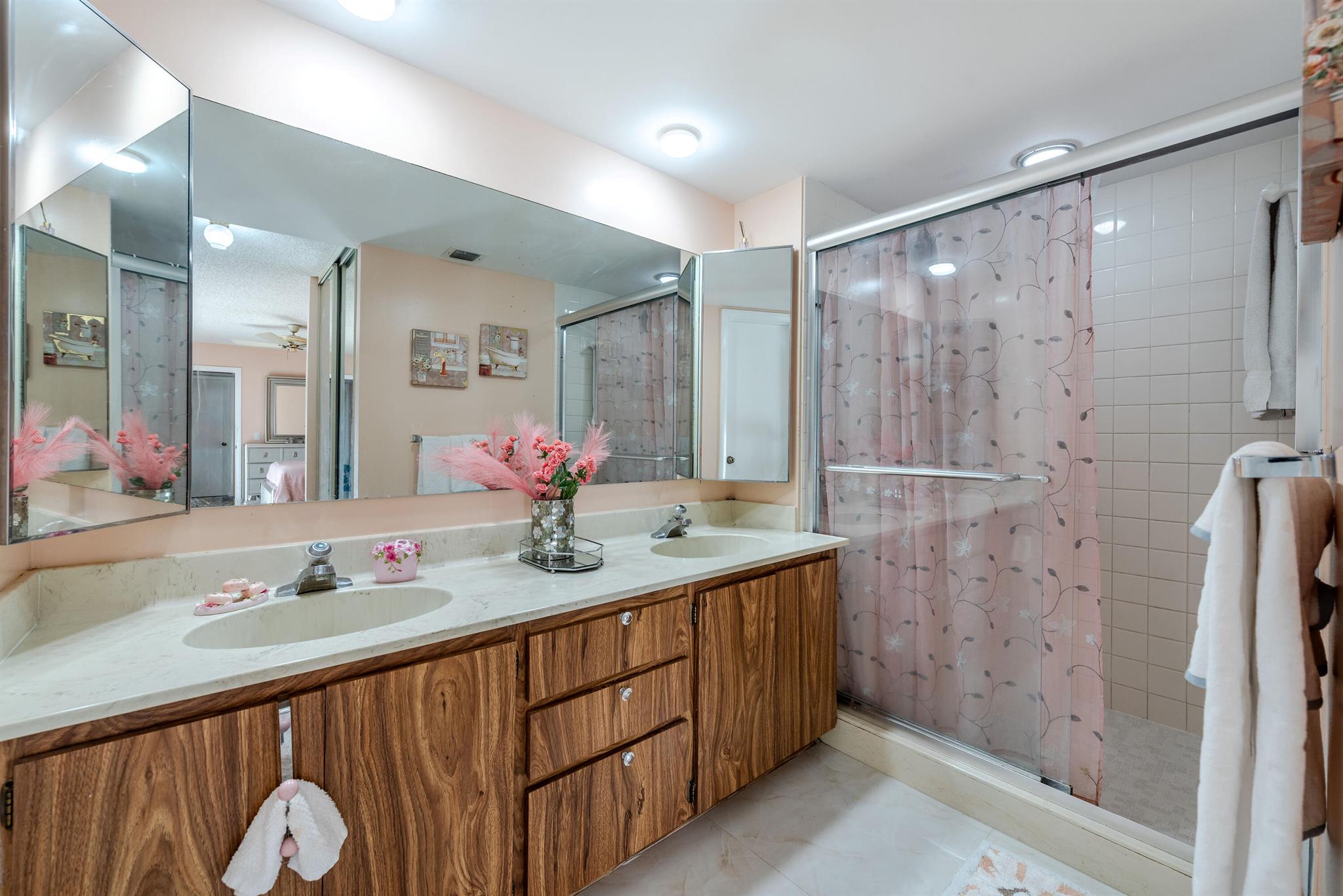 SHERWOOD LAKES - Residential