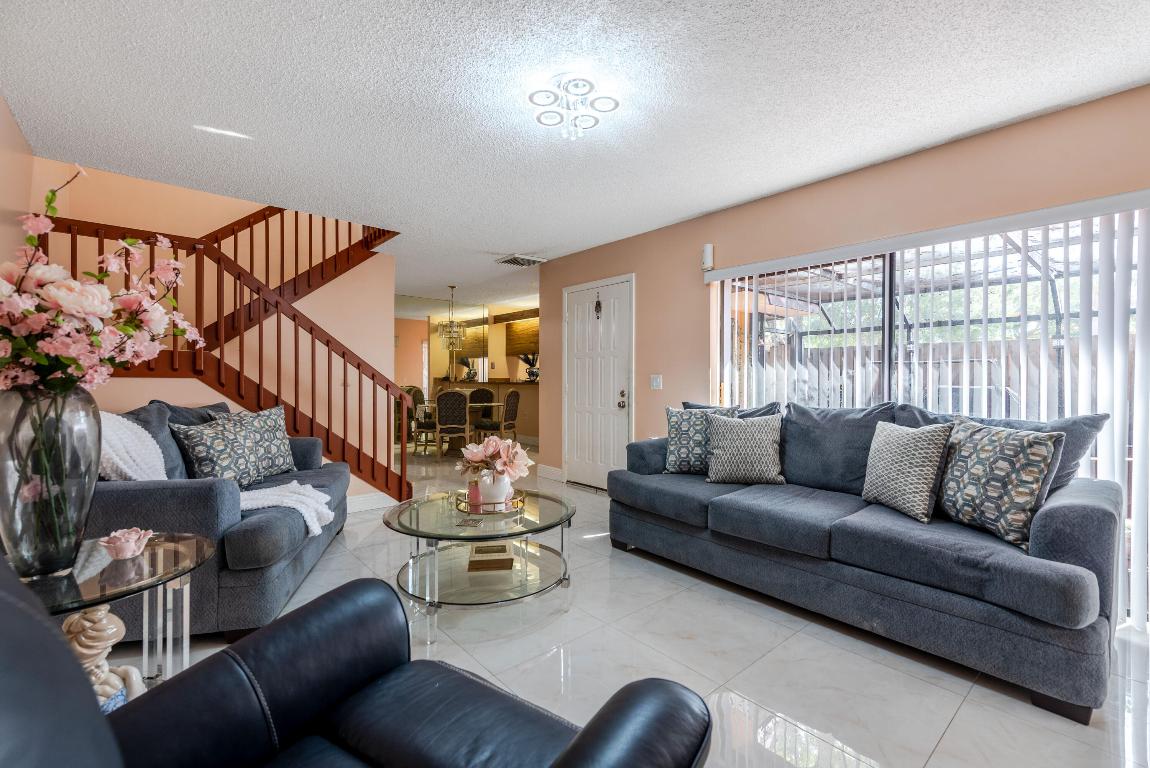 SHERWOOD LAKES - Residential