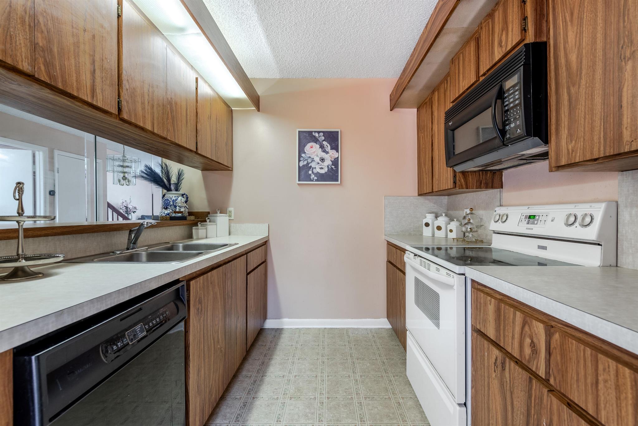 SHERWOOD LAKES - Residential