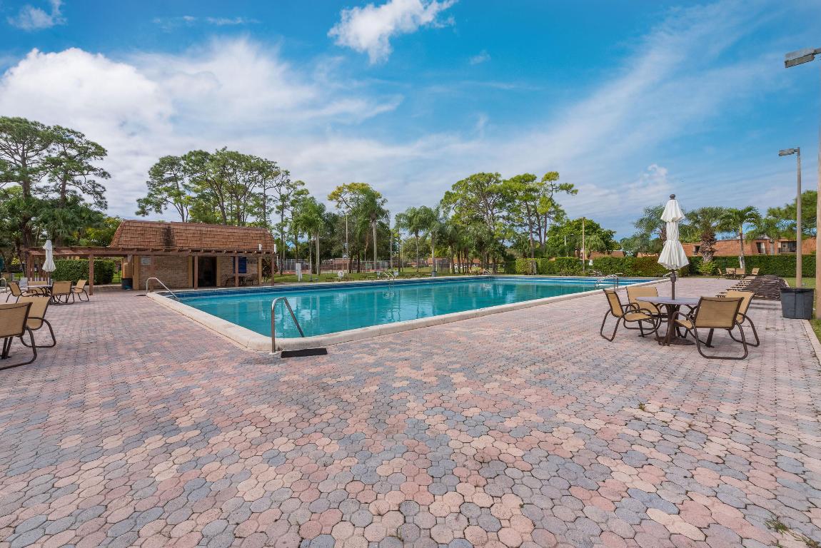 SHERWOOD LAKES - Residential