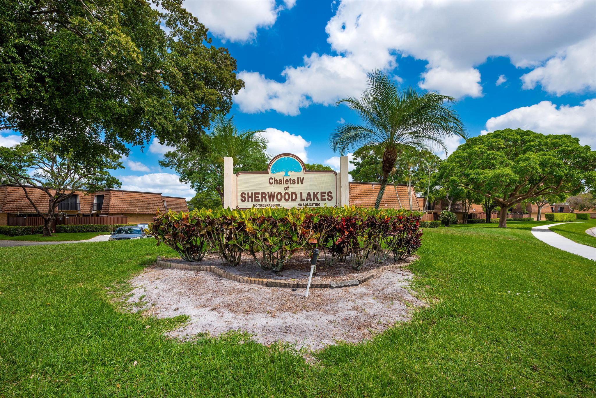 SHERWOOD LAKES - Residential