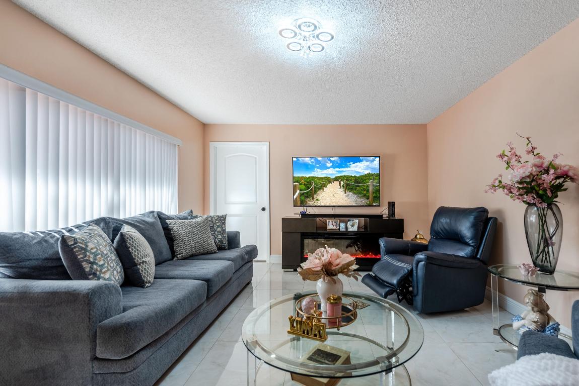 SHERWOOD LAKES - Residential