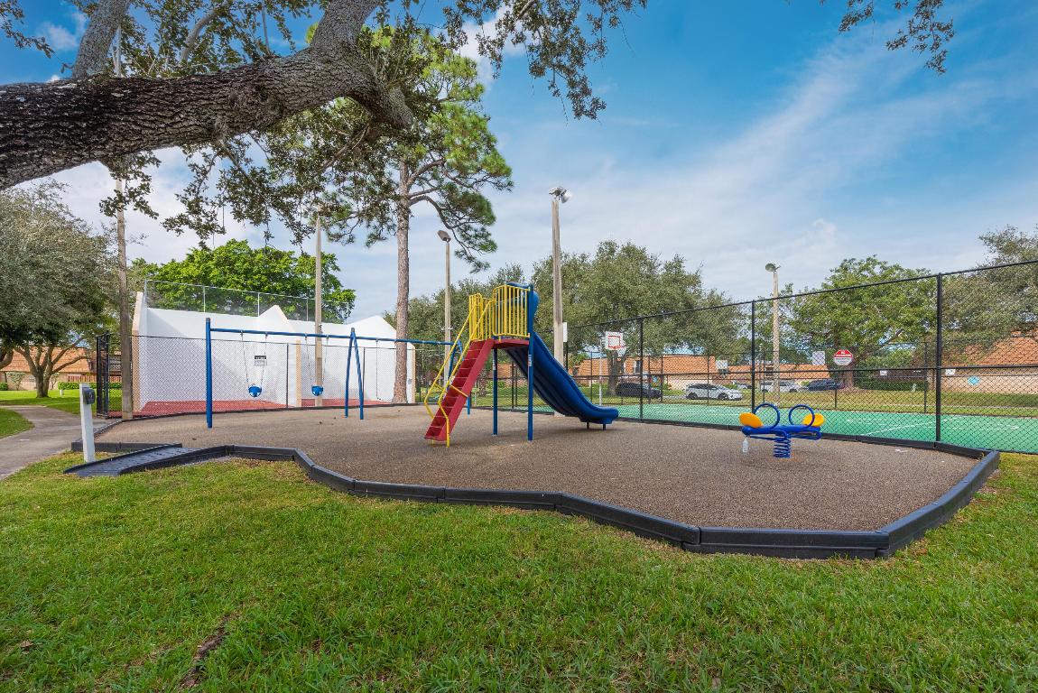 SHERWOOD LAKES - Residential