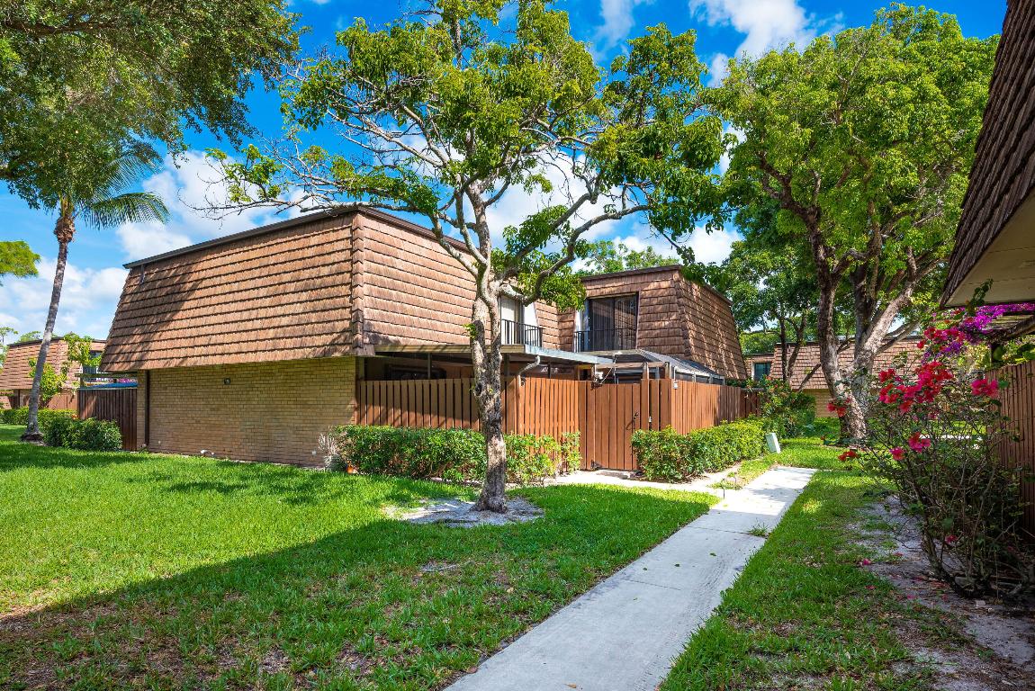 SHERWOOD LAKES - Residential