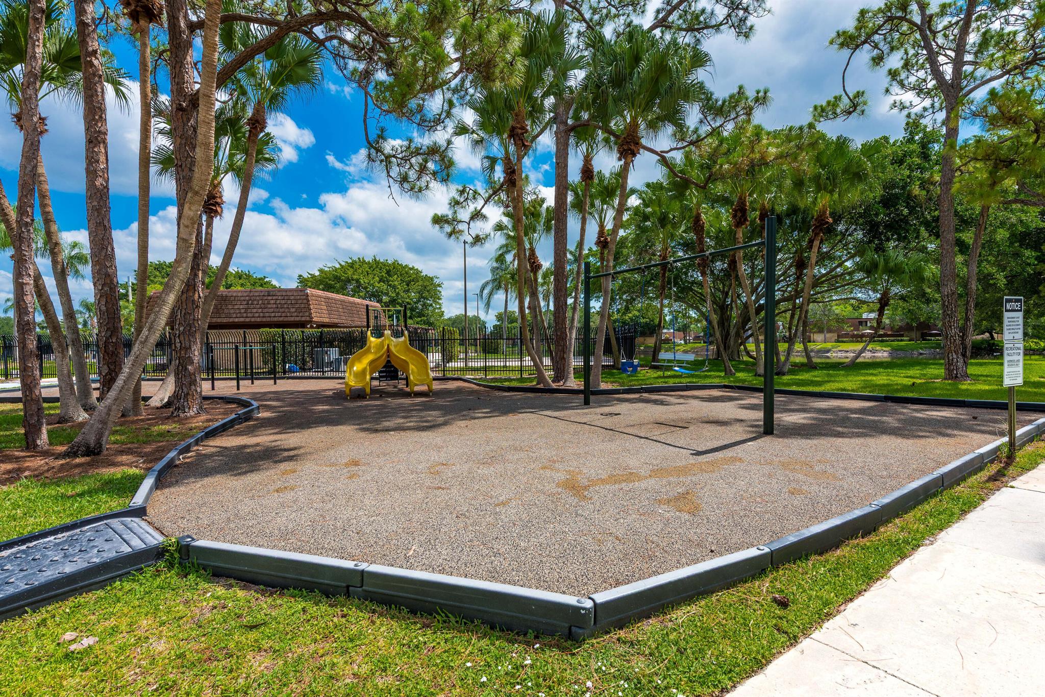 SHERWOOD LAKES - Residential