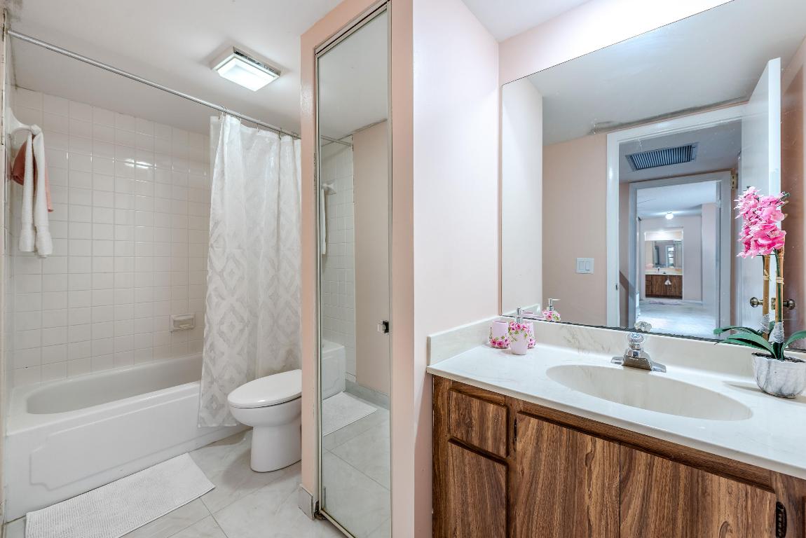 SHERWOOD LAKES - Residential