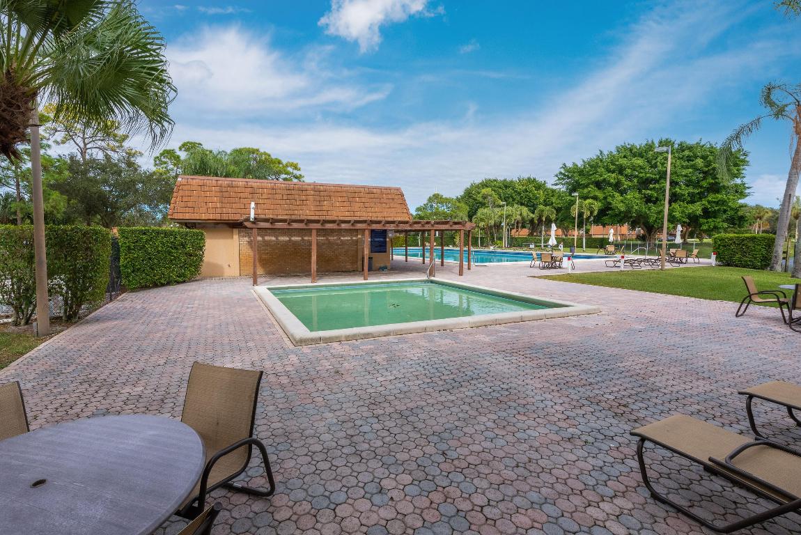 SHERWOOD LAKES - Residential