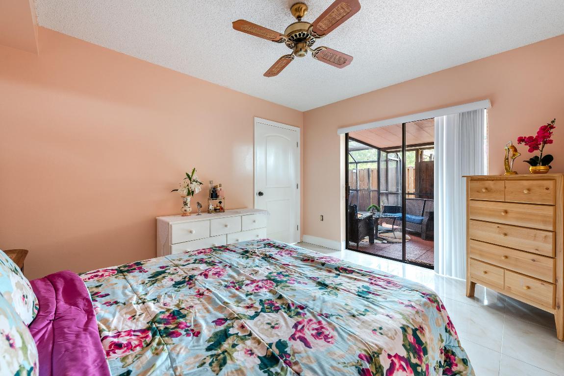 SHERWOOD LAKES - Residential