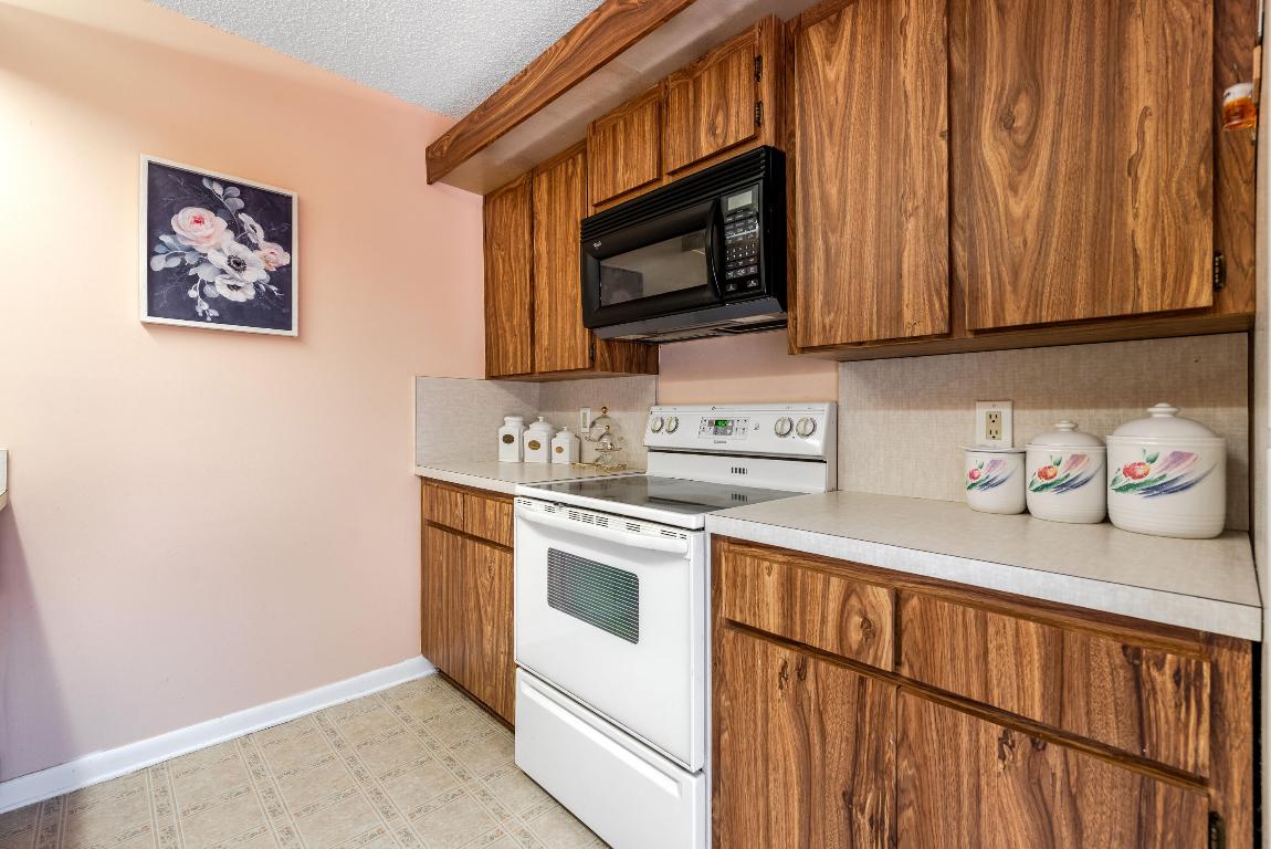 SHERWOOD LAKES - Residential