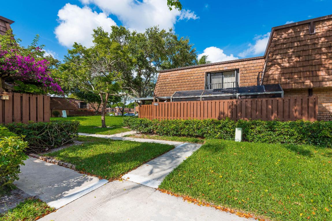 SHERWOOD LAKES - Residential