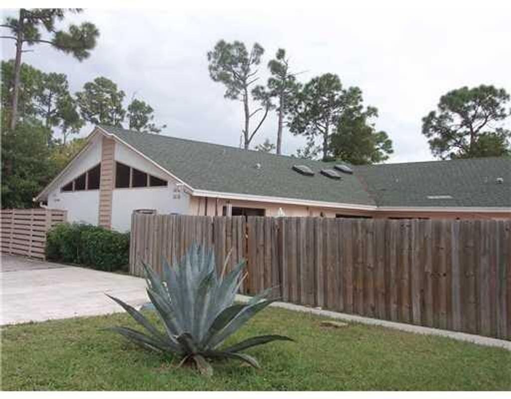 Photo of 14118 Wellington Trace, Wellington, FL 33414 (MLS # B26009611)