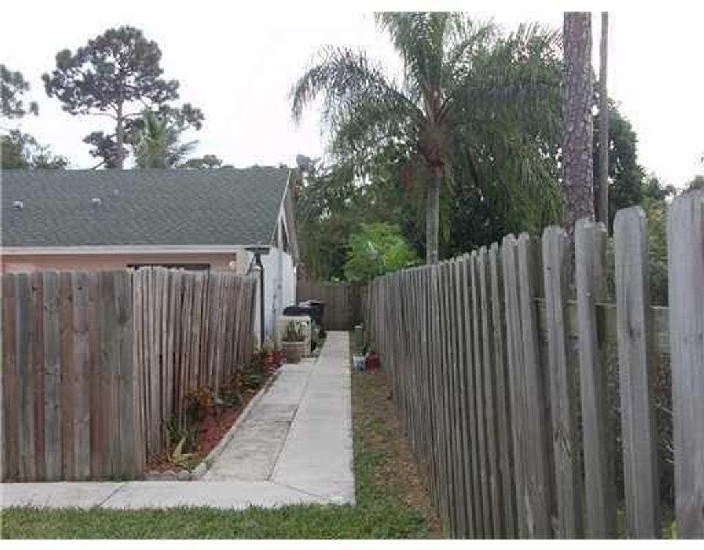 Photo of 14118 Wellington Trace, Wellington, FL 33414 (MLS # B26009611)