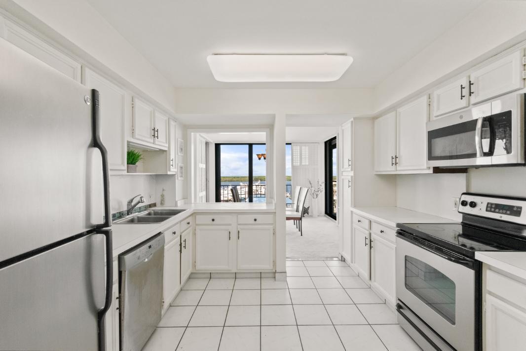 120 Lakeshore Drive 735