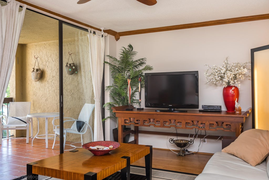 Photo of 825 Egret Circle #308, Delray Beach, FL 33444 (MLS # R11123035)