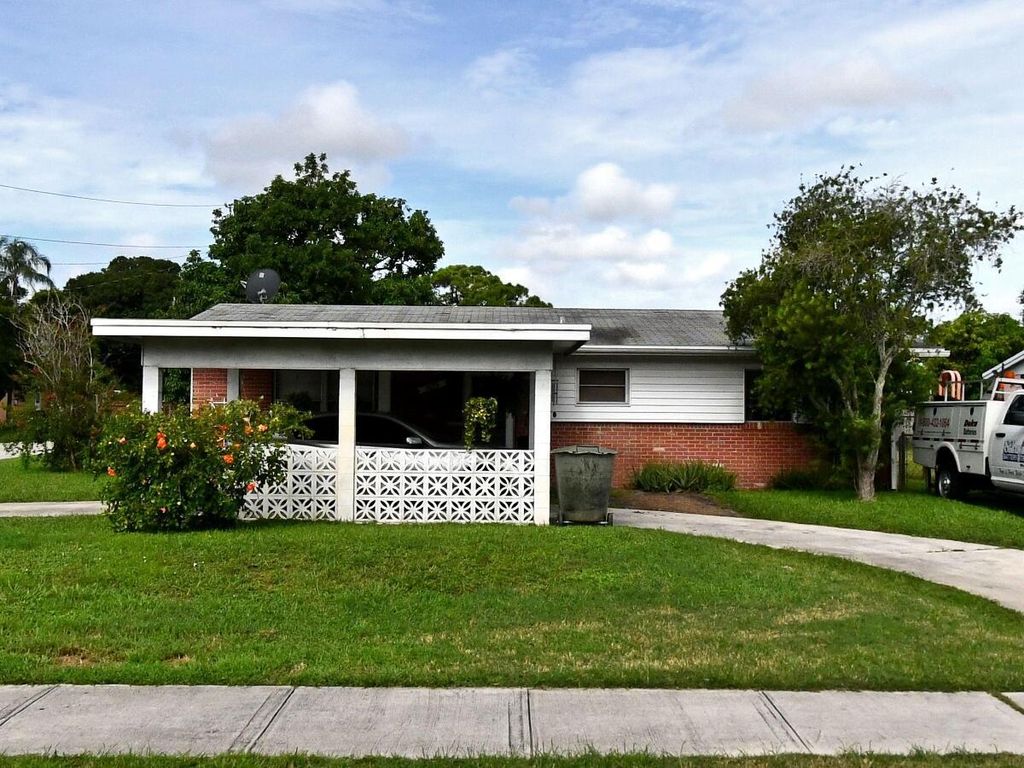 Photo of 2629 Oleander Boulevard, Fort Pierce, FL 34982 (MLS # R11071803)