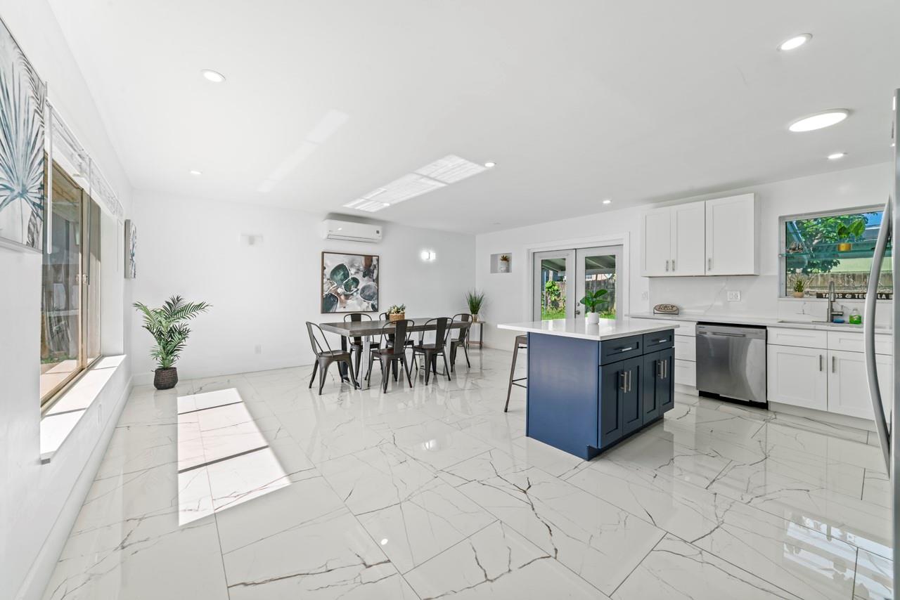 1215 NE 200th St