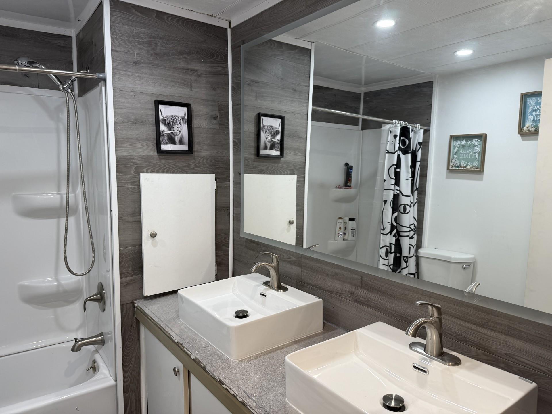 Ravenswood Estates & Mari - Residential