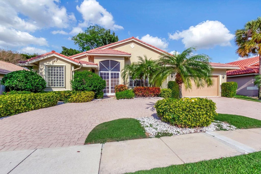 Photo of 7092 Falls Road E, Boynton Beach, FL 33437 (MLS # R11048618)