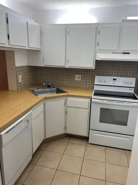 719 Sunny Pine Way Unit H1, Greenacres, FL MLS: R11077517