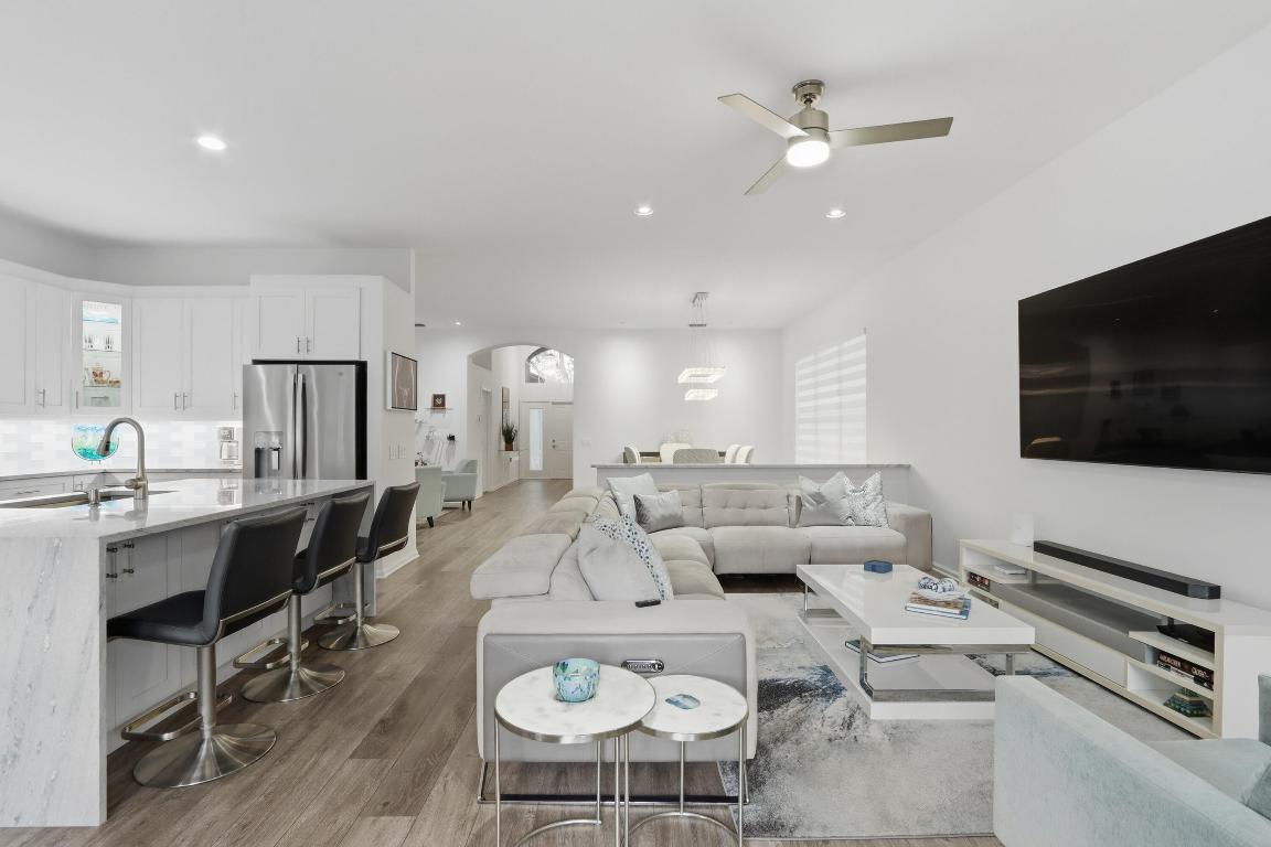 VALENCIA SHORES 1 - Residential