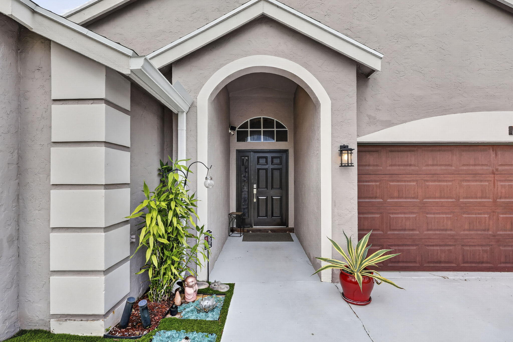 1504 LAKE BREEZE Drive