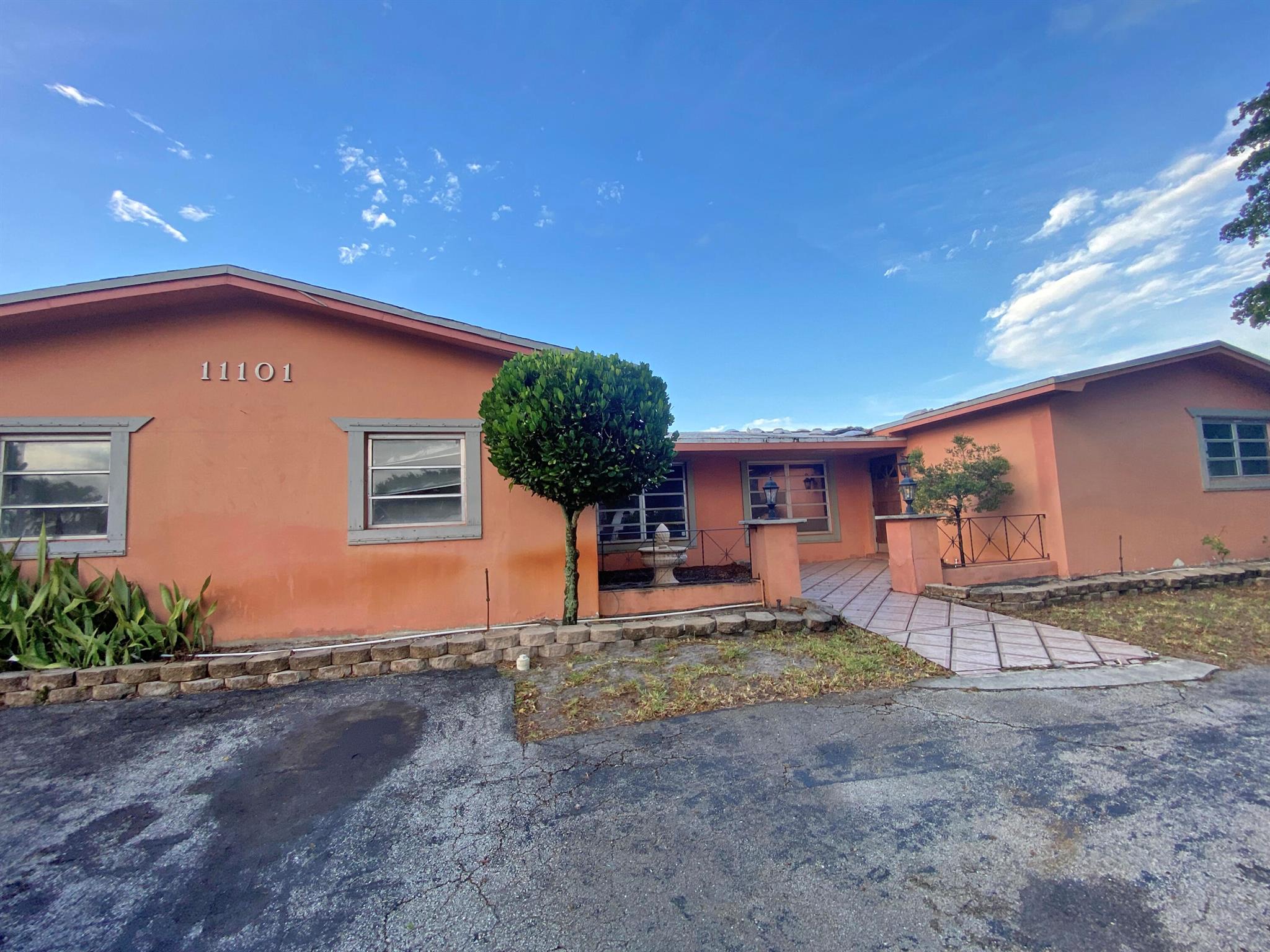 Single-family home located in the beautiful city of Pembroke Pines. This property features four bedrooms with a den/office, a pool, family room, living room, dining room and laundry room. It offers a great opportunity for customization and upgrades to suit your style. This property has been placed in an upcoming event. All bids should be submitted at Xome void where prohibited. Please submit any pre-auction offer received through the property details page on Xome. Any post-auction offers will need to be submitted directly to the listing agent. Response within 3 business days. All properties are subject to a 5% buyer's premium pursuant to the Auction Participation Agreement and Terms & Conditions minimums will apply. Please reach out to the listing agent for details on this property.