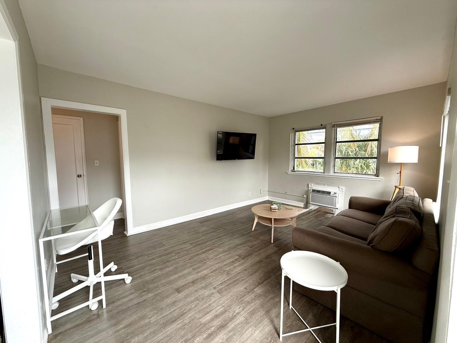 ESTATES OF SOUTH PALM BEA - Residential Lease