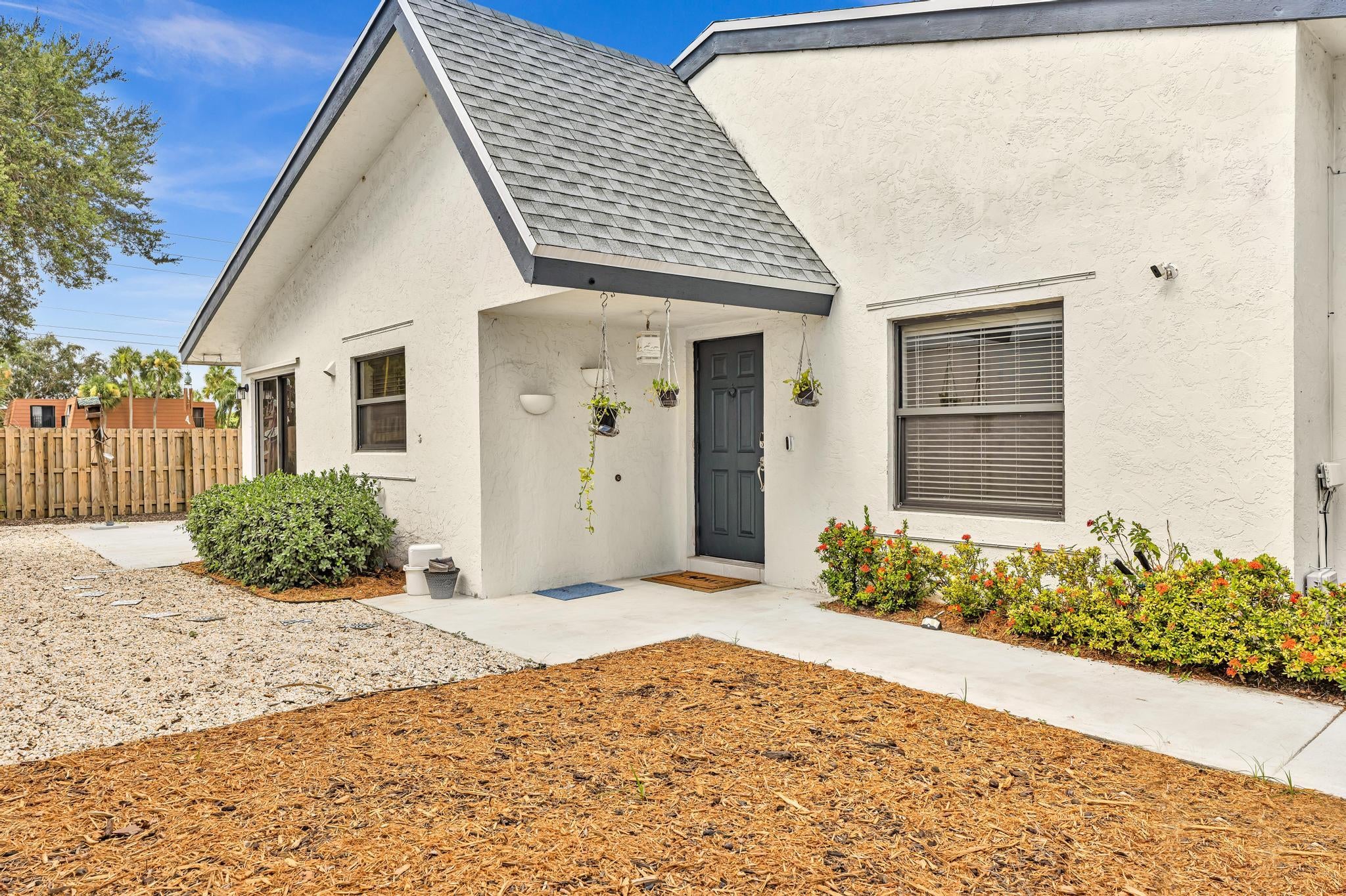 23 BAYTREE Circle