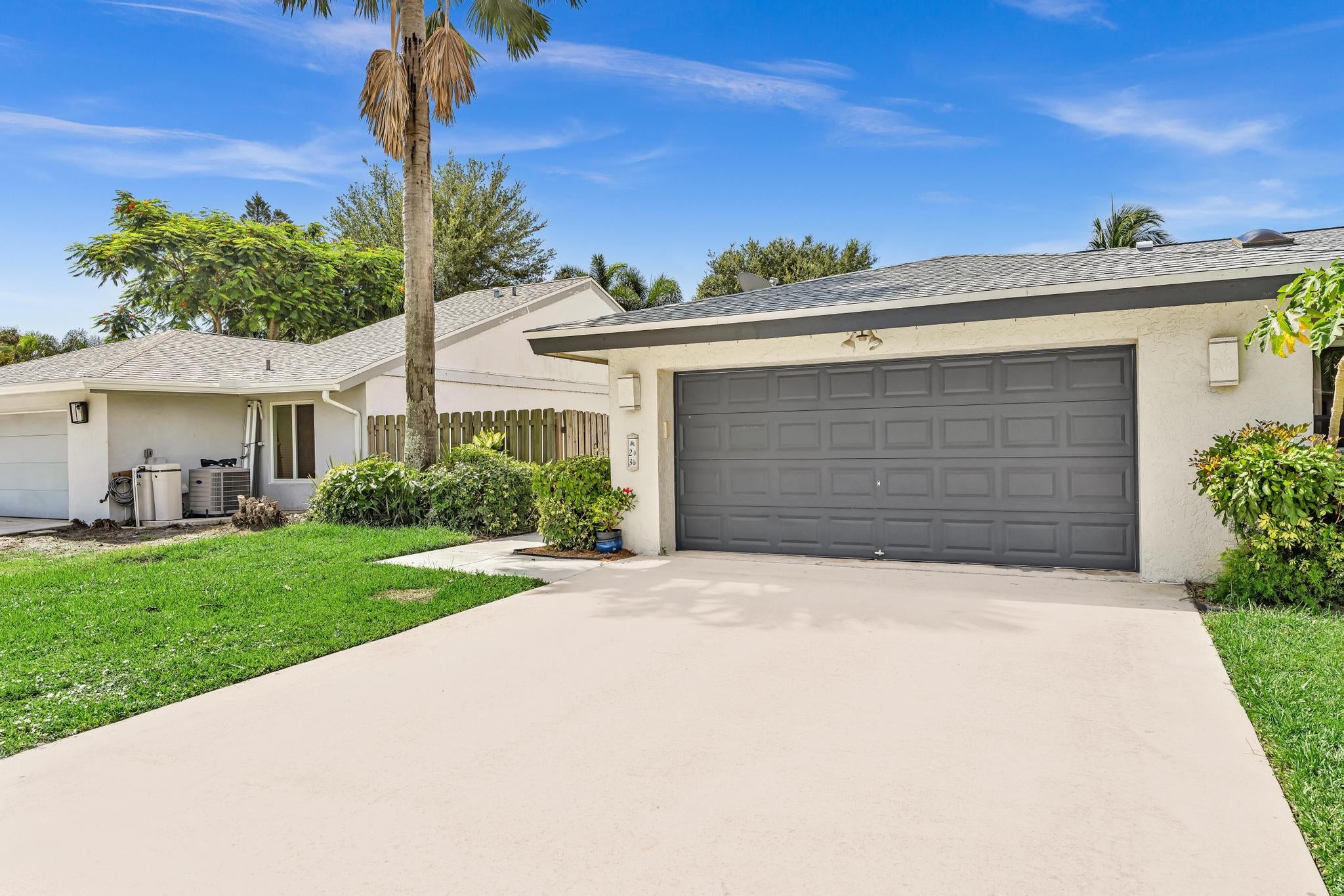 23 BAYTREE Circle
